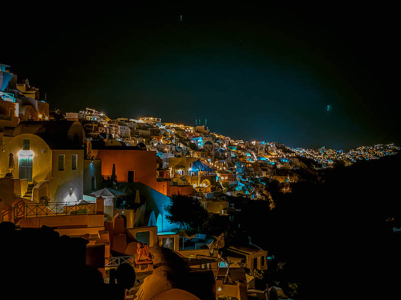 Oia By night Caldera viewCosa vedere a Oia Guida Oia Tramonto Oia Tramonto Santorini Grecia Passione Passaporto